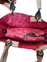 Load image into Gallery viewer, Vendula London Lilibet Loves Lexington Tote